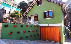 Gramado Suites Residence possui 5 quartos e 5 banheiros