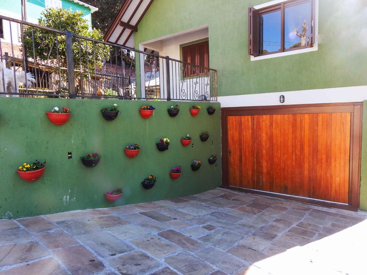 Gramado Suites Residence possui 5 quartos e 5 banheiros Exterior foto